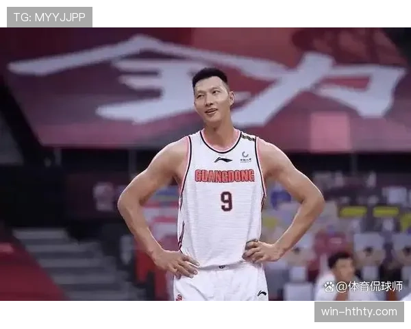 无语,易建联随手披的一件外套能让我吃一个月方便面 无语,易建联随手披的一件外套能让我吃一个月方便面